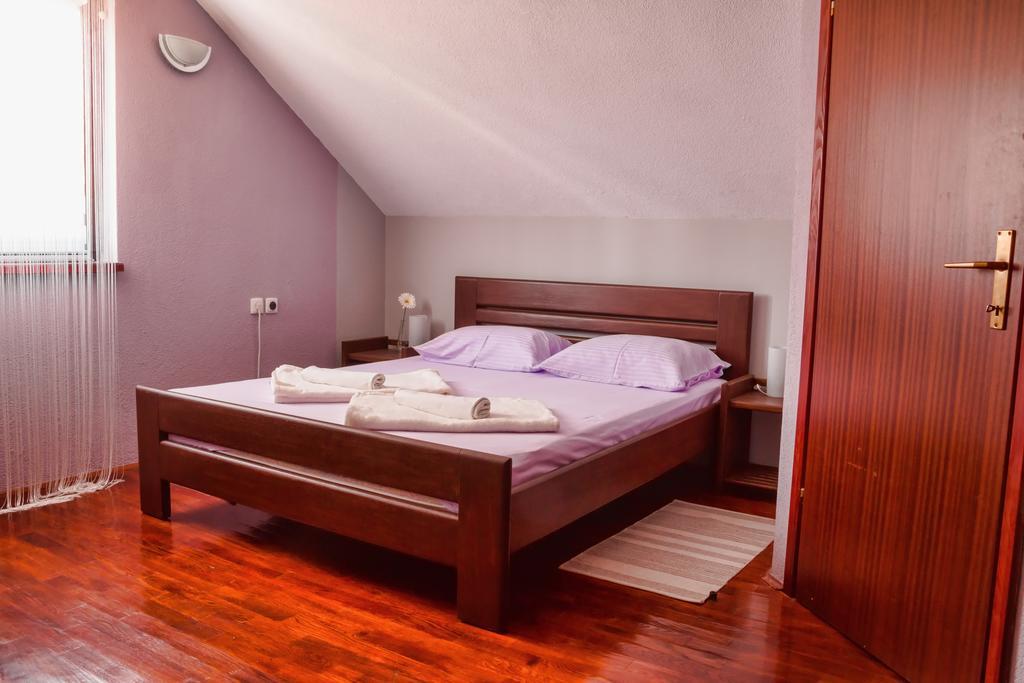 Apartments And Rooms Stefanac Slunj Quarto foto