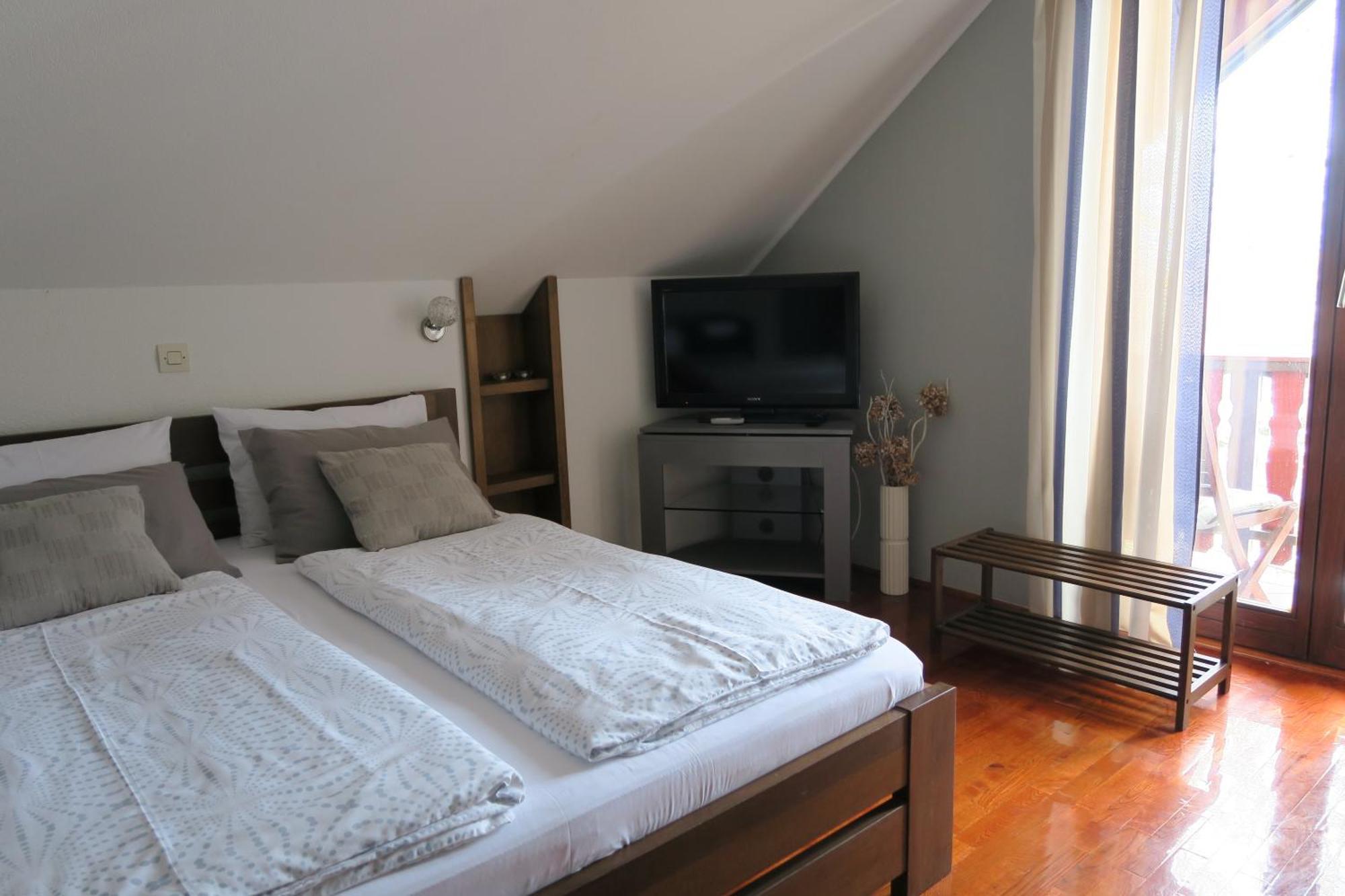 Apartments And Rooms Stefanac Slunj Exterior foto