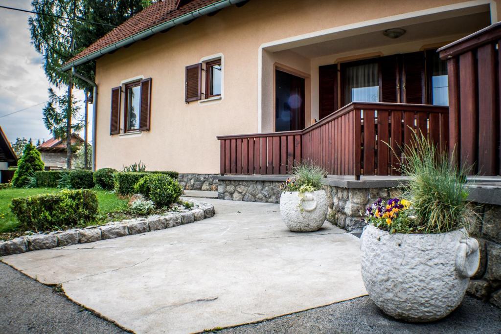 Apartments And Rooms Stefanac Slunj Quarto foto